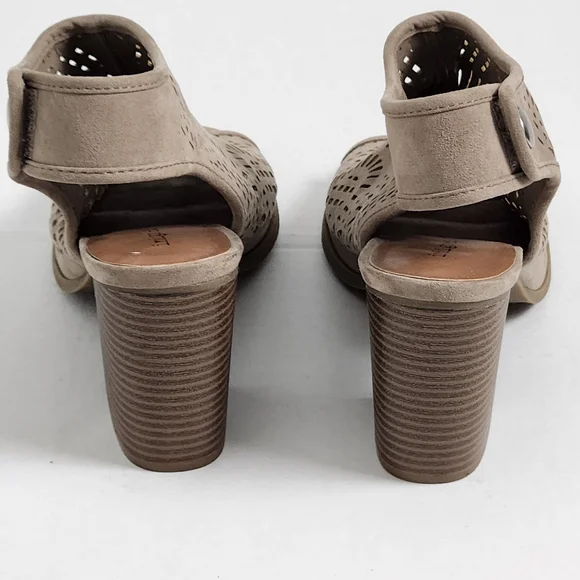 Indigo Rd. Irparca Open-Toe Punched Slingback Block Heel Sandals Size 8.5 US - Picture 7 of 9